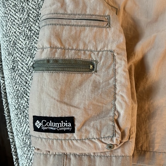 Columbia Tan Shorts - Picture 2 of 7